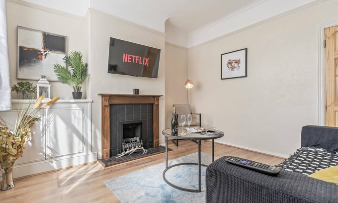 Welford House | Stylish & Central 3 Bed House | Parking & Garden