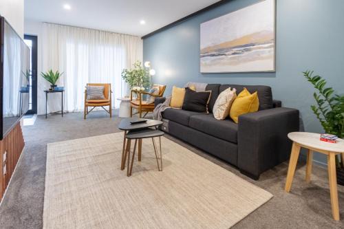Christchurch City Centre Apartment | Stylish Central City townhouse Next to Little High