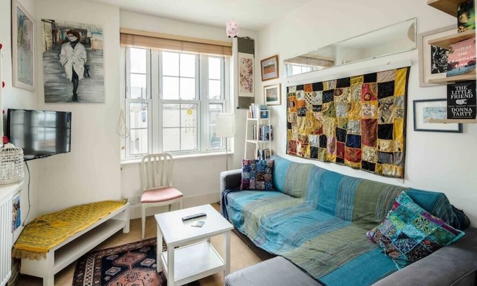 Riverside Apartment | Stylish Central London Flat Near Tower Bridge