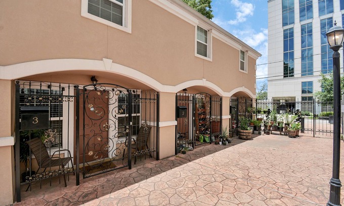 River Oaks House | Stylish Chateau in heart of Houston's Upscale River Oaks