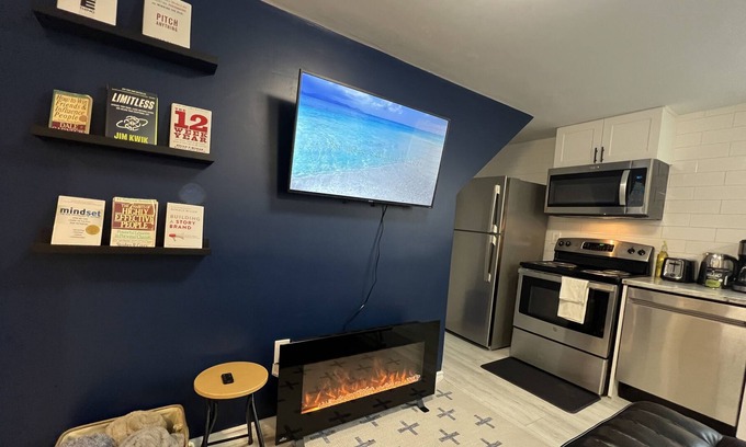 Welland Apartment | Stylish & Chic 1BR in Welland