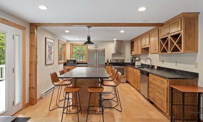 Wilmington House | Stylish Chimney Hill Home - Close to Mt. Snow!