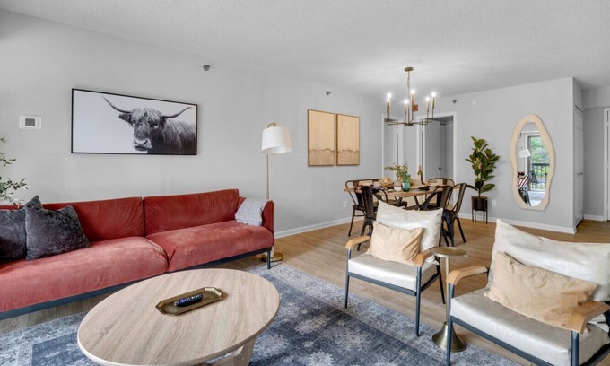 Crystal City Apartment | Stylish City Sleeps 8 Near Metro