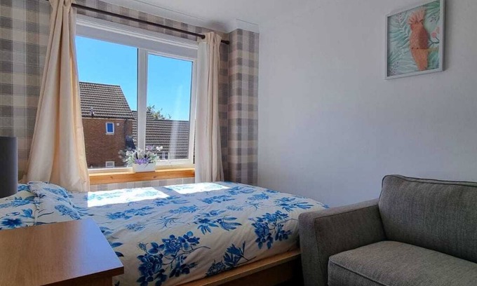 Saltcoats House | Stylish Coastal Retreat in Saltcoats