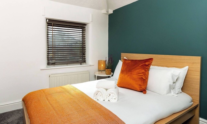 Wigan House | Stylish Comfort: 2BR Home in the heart of Wigan