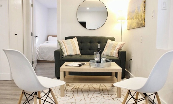 Knight Apartment | Stylish Comfort Parkside