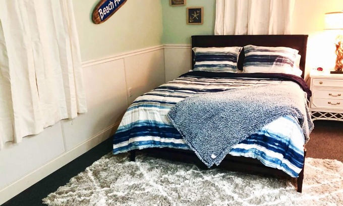 San Carlos Park House | ★Stylish & Comfy★ Private Entry, ♛Queen Bed + Pkg