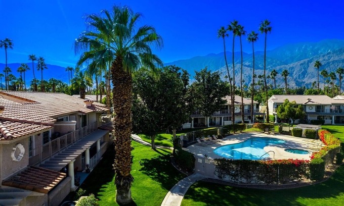 Araby Condo | Stylish Condo Steps from Pool & Tennis in Palm Springs