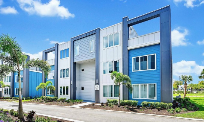 Reunion Condo | Stylish Condo with Foosball Table near Disney with Resort & Waterpark Access -.