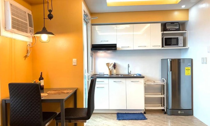 Muntinlupa Apartment | Stylish Condo with Netflix and FREE Pool Access