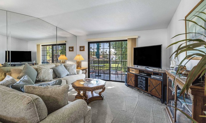 Palm Springs Condo | Stylish Condo with Panoramic View & Community Pool