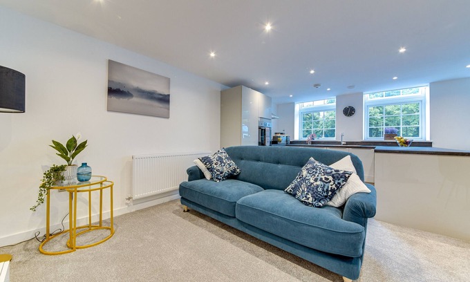 Worksop House | Stylish & Contemporary 2 Bedroom House in Worksop