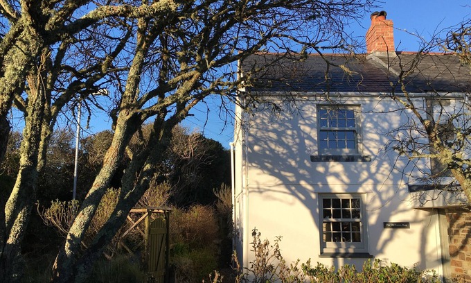 Gunwalloe Cottage | Stylish, contemporary cottage for two close to the sea, beaches and village pub