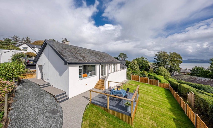 Criccieth Cottage | Stylish Contemporary Bungalow with Far-Reaching Sea Views | Yr-Awel