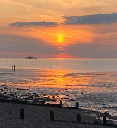 Herne Bay House | Stylish contemporary seaside holiday home with 5 bedrooms, sea view, parking and EV point