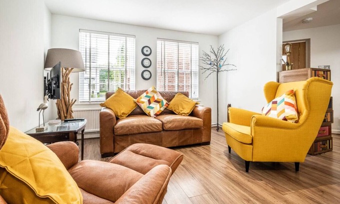 Topsham House | Stylish Cosy 3 Bedroom Cottage with parking in Topsham