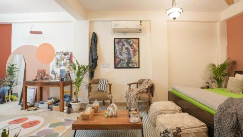 Hauz Khas Village Apartment | Stylish Cosy Bohemian Studio by HKV Fort. Romantic