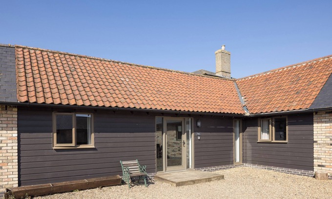 Croydon Cottage | Stylish cottage, courtyard views, countryside location, 20 mins to Cambridge