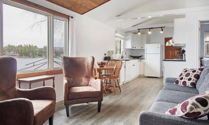 Selwyn Cottage | Stylish cottage getaway with stunning water views!