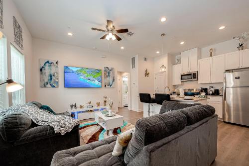 North Houston Apartment | Stylish Cottage in Gated Community with High-Speed Wi-Fi