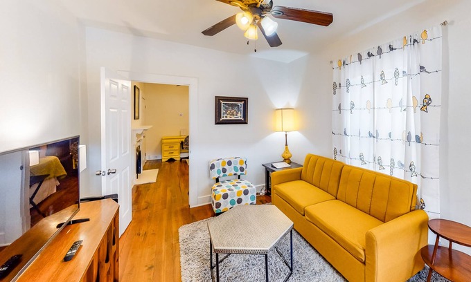 East Riverside Cottage | Stylish cottage in the heart of town w/ yard, full kitchen, central AC, & more!