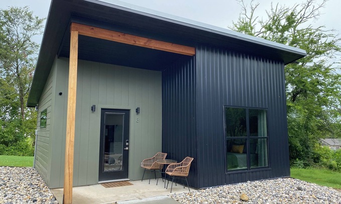 Mount Vernon Cottage | Stylish Cottage located in downtown Mount Vernon!