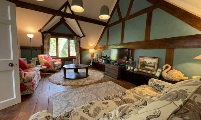 Winforton Cottage | Stylish Cottage with Secure Parking near Hay on Wye