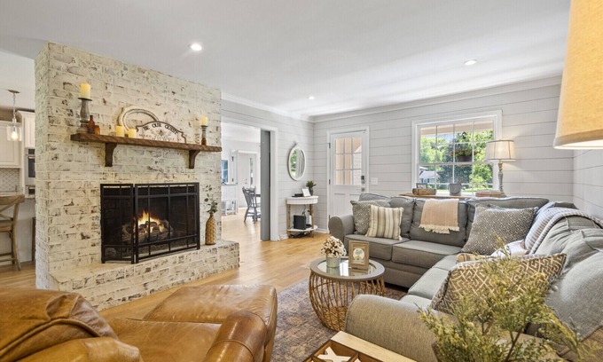 Franklin House | Stylish Country Cottage of Franklin - Large Families - 5 min to Downtown