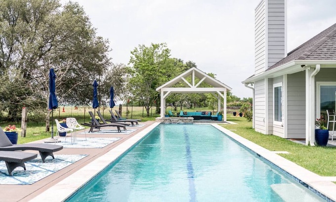 Burton House | Stylish Country Escape to Unwind & Relax | Blue Sky Acres