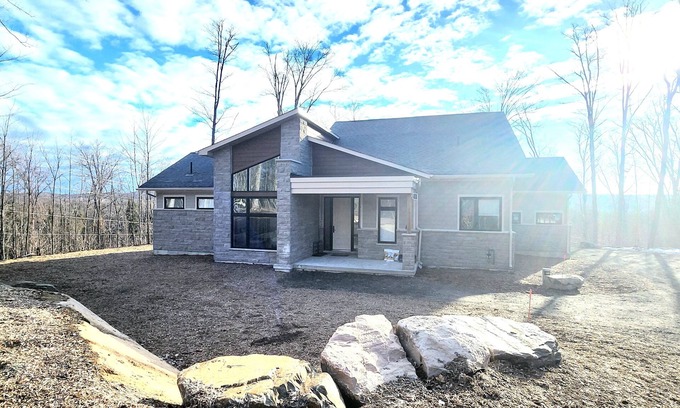 Huntsville House | Stylish & cozy 3-Bedroom Bungalow – Perfect for Memorable Family Escapes!