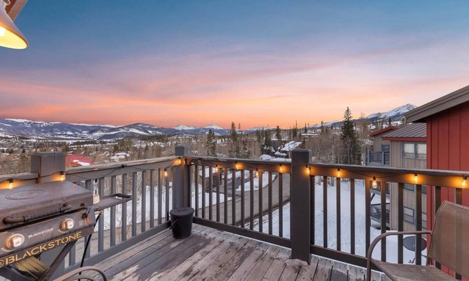 Wildernest Condo | Stylish Cozy Condo near 5 Ski Resorts