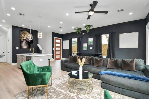 OST - South Union House | Stylish & Cozy - HOT TUB 4 Beds Near Downtown