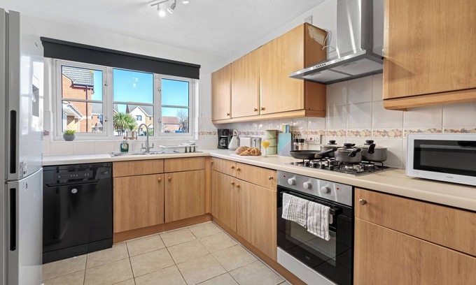 Swindon Apartment | Stylish & Cozy Retreat/Prime Location/Perfect for short & Long Stays