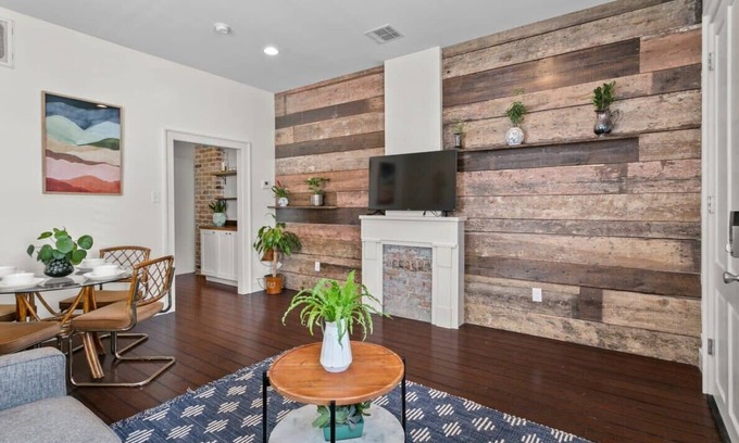 Seventh Ward House | Stylish Creole Cottage 1BD | Central Location