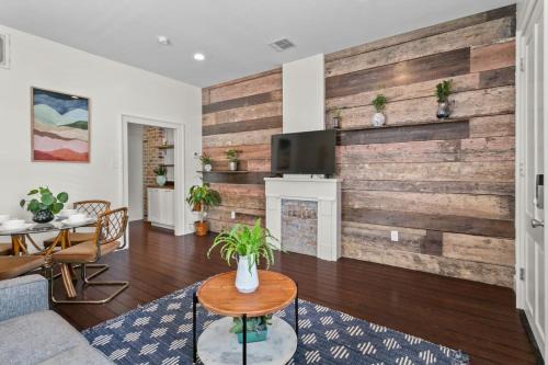 Seventh Ward House | Stylish Creole Cottage 1 BD Home Central Location