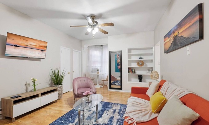Washington Square West Apartment | Stylish Deluxe City Flat