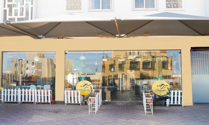 Al Maabilah House | Stylish Deluxe Twin | Central Muscat Stay