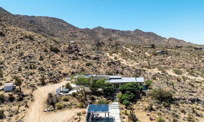 Joshua Tree Highlands House | Stylish Desert Oasis I 5 Private Acres Near Park