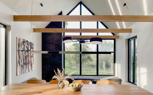 Grunow House | Stylish Design Retreat Near The Lake