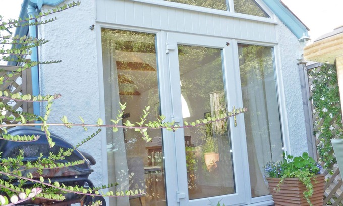 Kingsbridge Cottage | Stylish detached annexe in Kingsbridge, estuary walk to great pub/town & parking