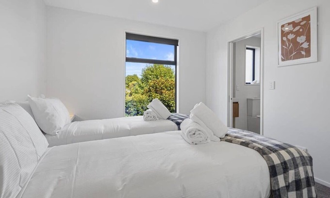 Saint Albans Apartment | Stylish Devonport 2 Bedroom