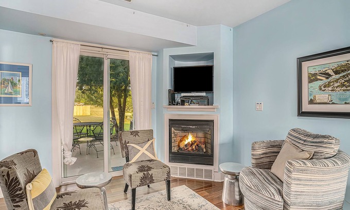 Douglas Condo | Stylish Dog-Friendly Condo W/Free Wifi, Patio, Outdoor Pool