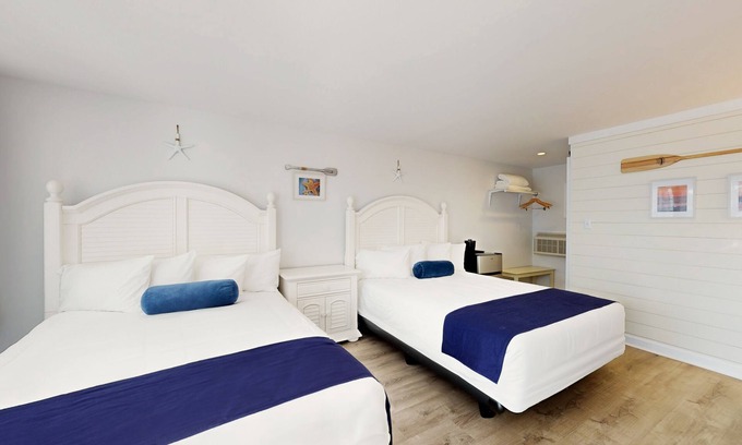 Lower Township Hotel | Stylish Double Queen Room for Families and Friends