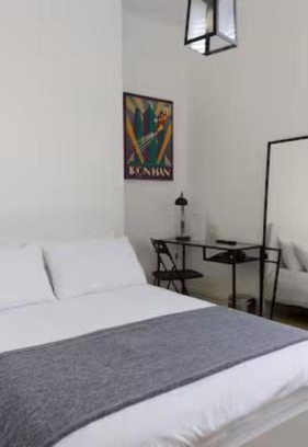 Preston House | Stylish Double Room in City Centre - Shared Bathroom - Parking