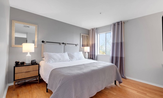 North Capitol Condo | Stylish Downtown Nashville Condo ~ River Views! Near Everything + Pool + Parking