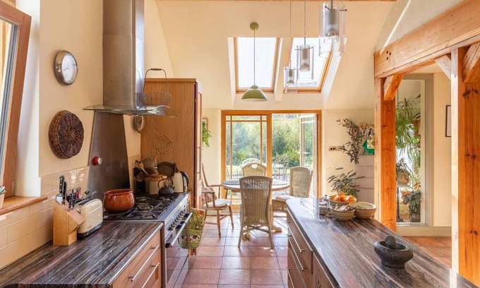 Kenmare House | Stylish Earth House offering unique seclusion close to bay and heritage town