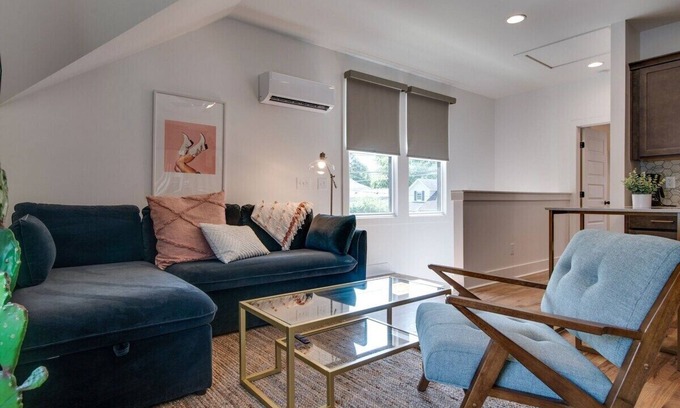 Greenwood House | Stylish East Nashville Retreat with Garage