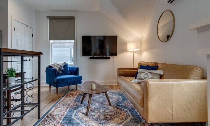 Greenwood House | Stylish East Nashville Townhouse for 6