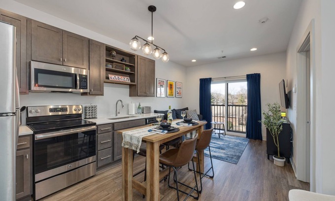 Nashville Condo | Stylish East Nashville king bed condo - near Opry, Broadway, Downtown & Airport