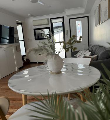 Wilston House | Stylish & Elegant 2BR Townhouse in Wilston, Brisbane